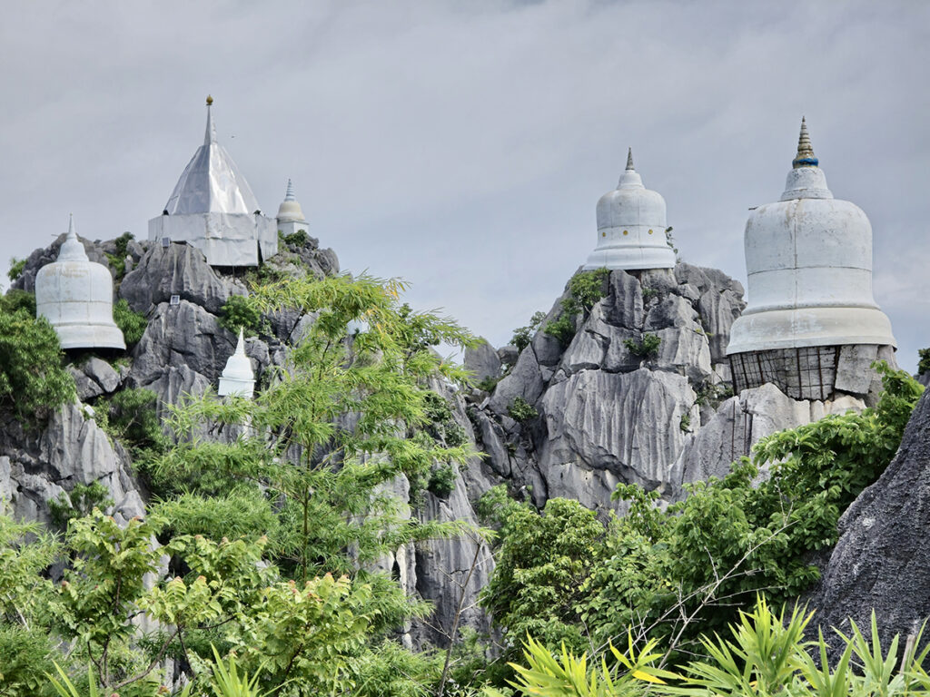 Follow Lisa's Footsteps to Lampang! Conquer the "Sky Pagodas" & Relax at Lampang River Lodge